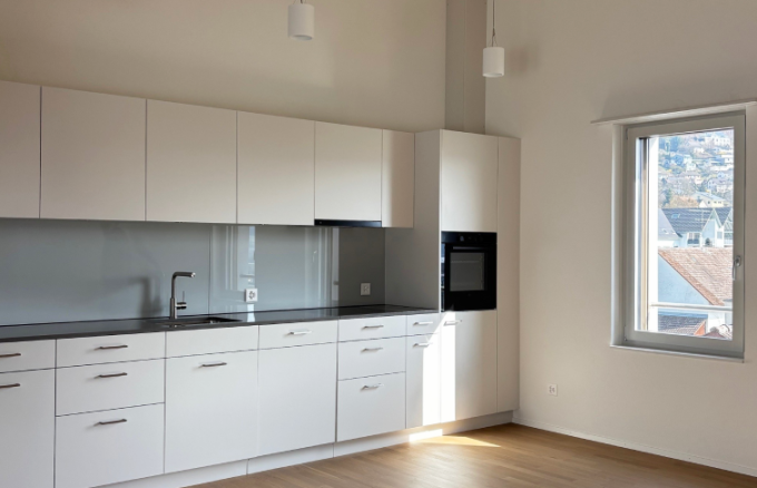In Beringen realisierte Profond einen Neubau nach Minergie-P-Standard. Das Bild zeigt die Küche einer der Wohnungen. 
